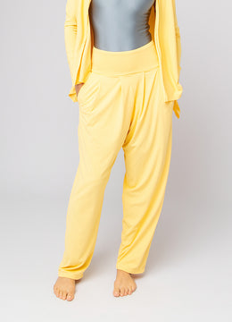 Calça Pantalona com Pregas e Shorts Interno Lago